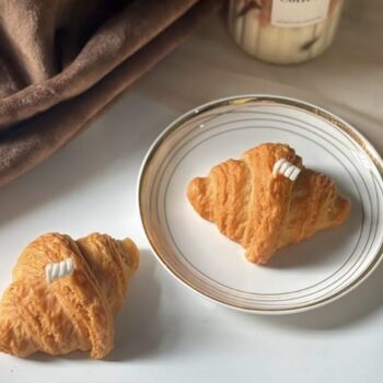 CROSSIANT CANDLE